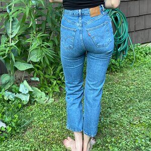 Levis Ribcage Crop Boot Size 26